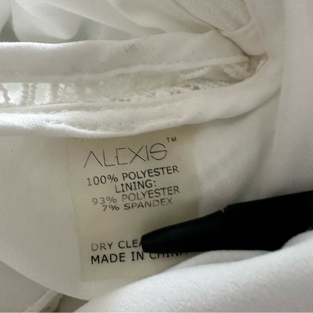 Alexis Women’s White Lace Micro Shorts Size XS - Picture 4 of 6